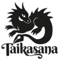 Taikasana-logo, jossa musta lohikäärme piirtää hännällään taikasana-tekstin